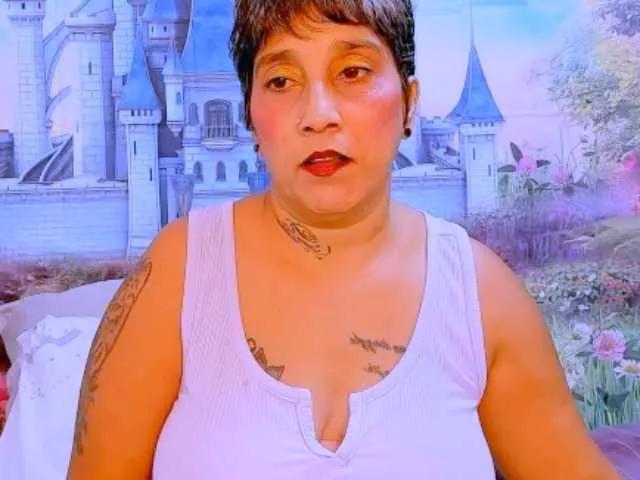 indianroxy on BongaCams 