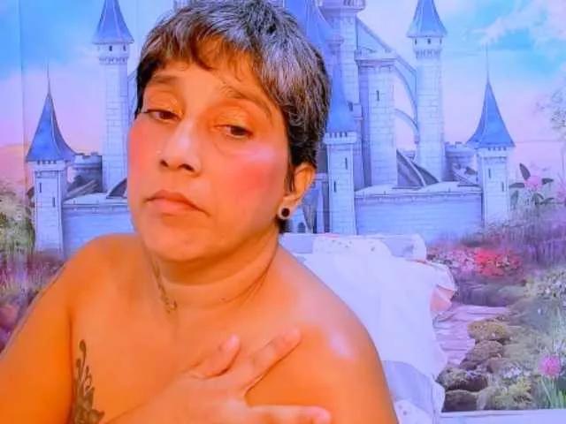 indianroxy on BongaCams 