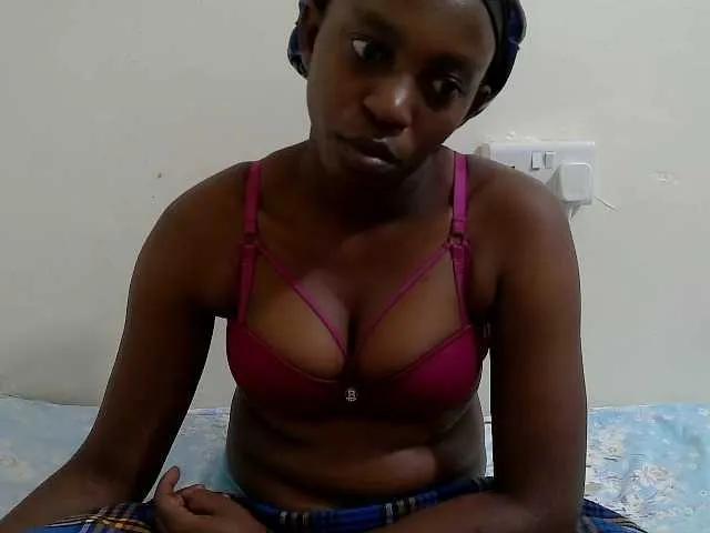 lilqueen1 on BongaCams 