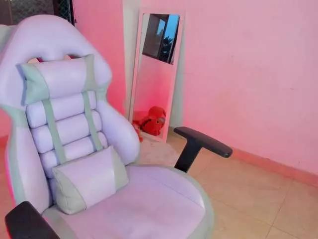 littleDanni on BongaCams 