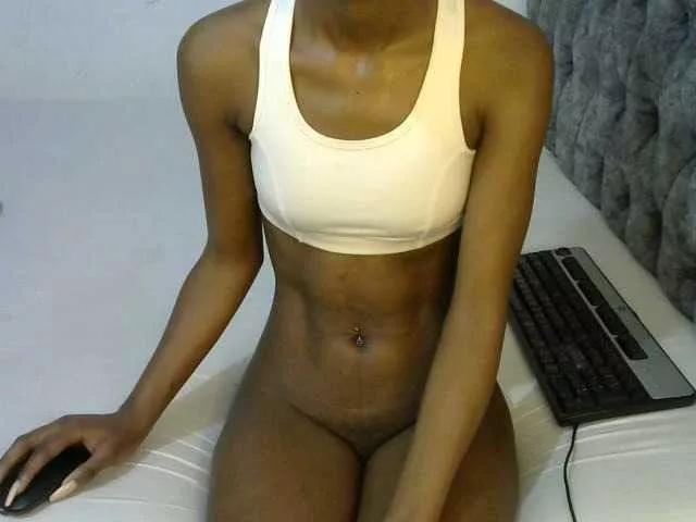 LittleMisscharming on BongaCams 