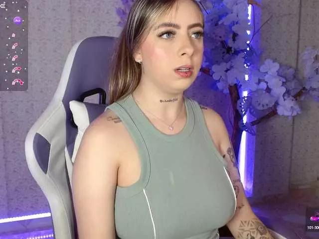 NaomiFox1 on BongaCams 