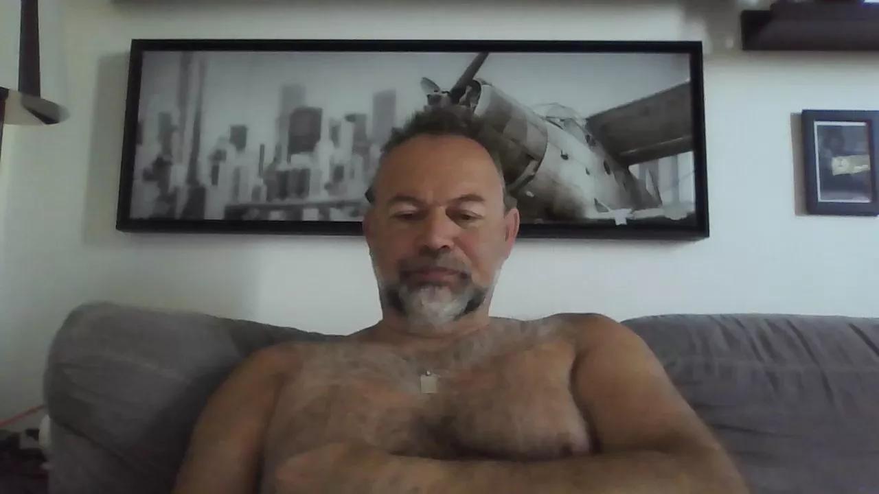 bear70s on Cam4 