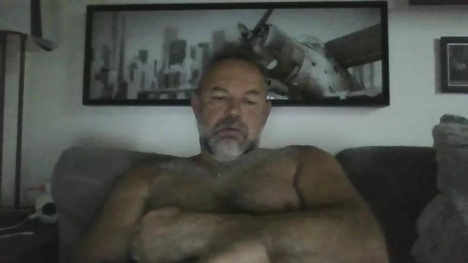 bear70s on Cam4 