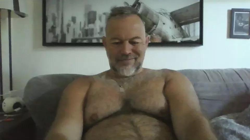 bear70s on Cam4 