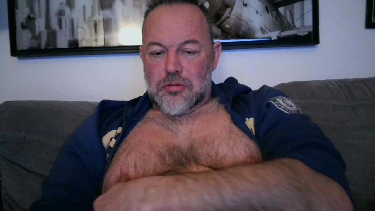 bear70s on Cam4 