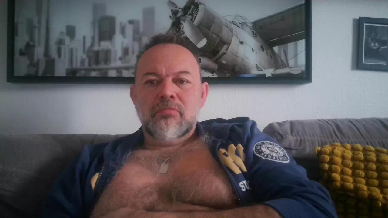 bear70s on Cam4 