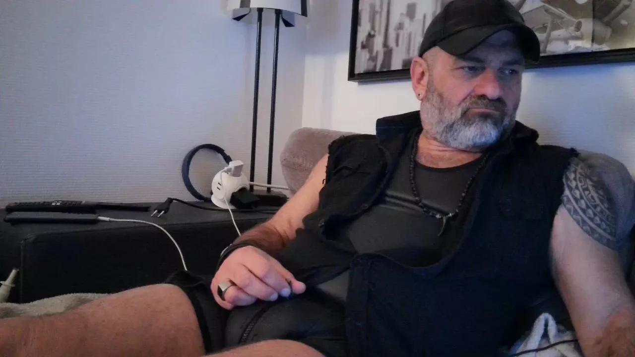 bear70s on Cam4 