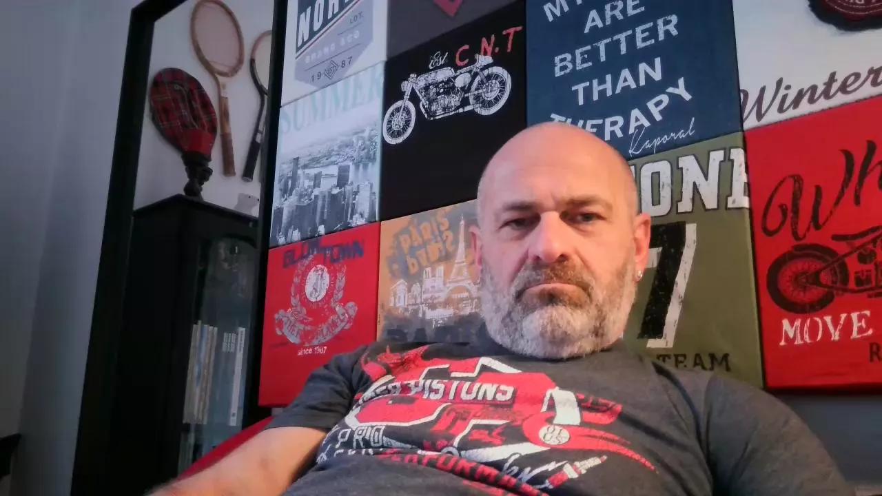 bear70s on Cam4 