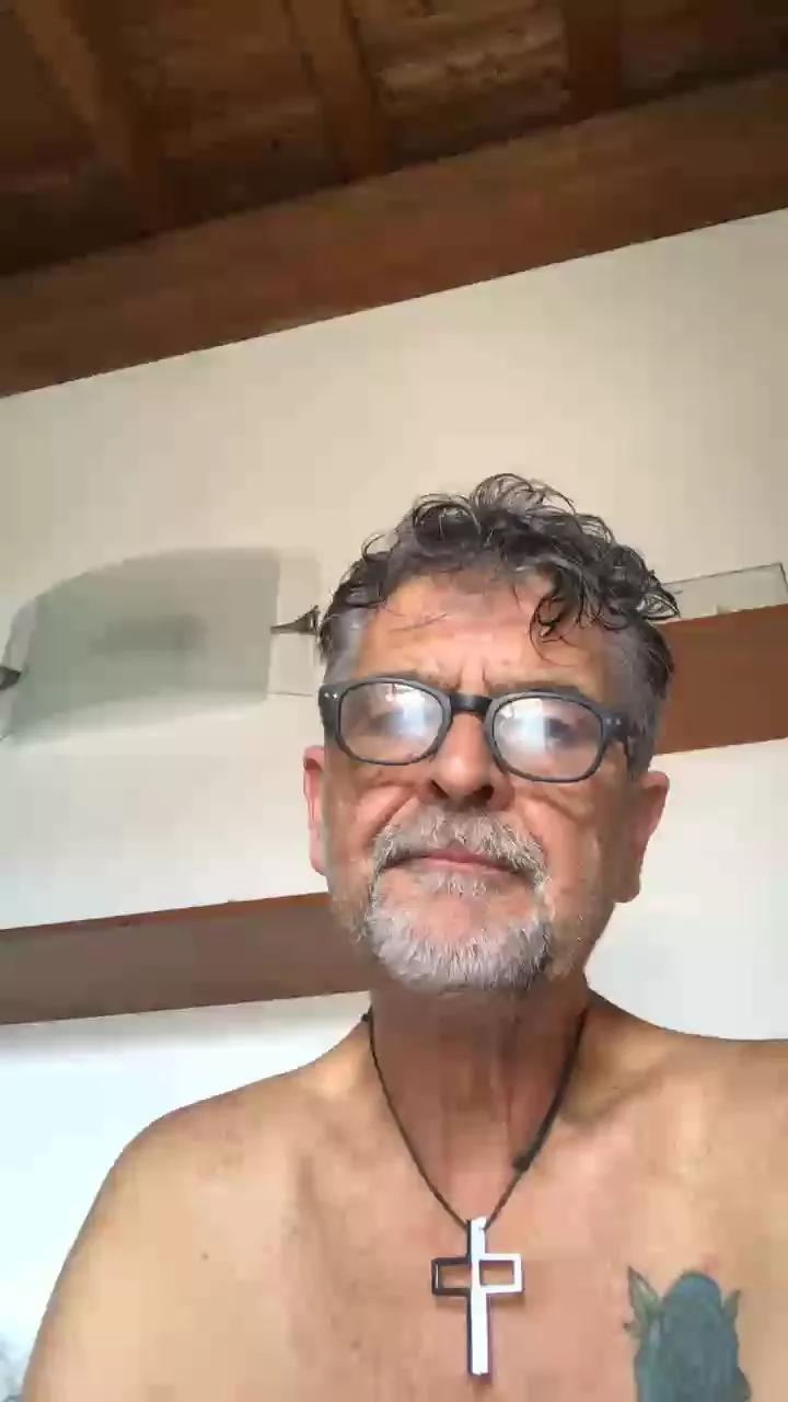 bergamo13 on Cam4 