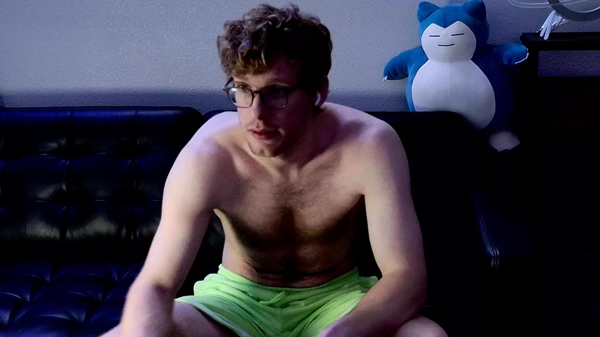 BlueEyedTallGuy on Cam4 