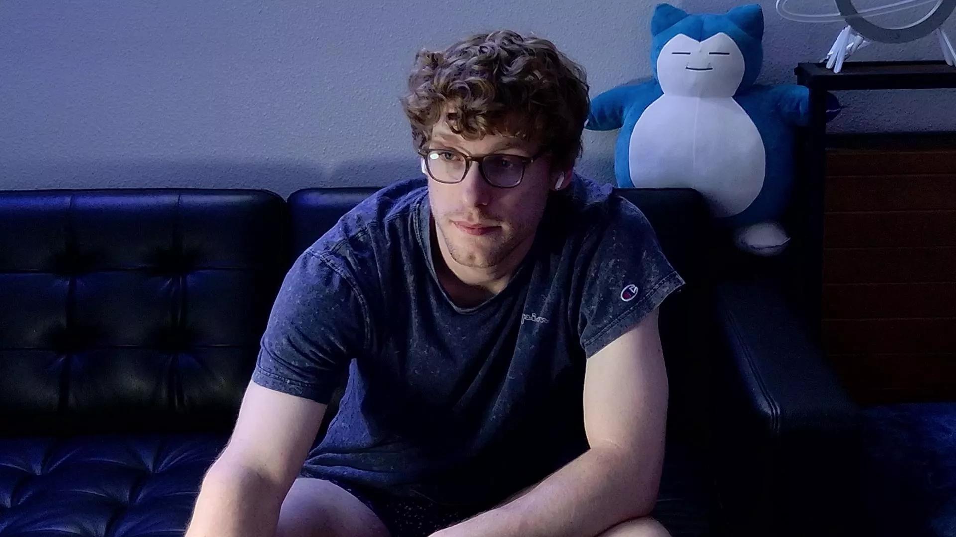 BlueEyedTallGuy on Cam4 
