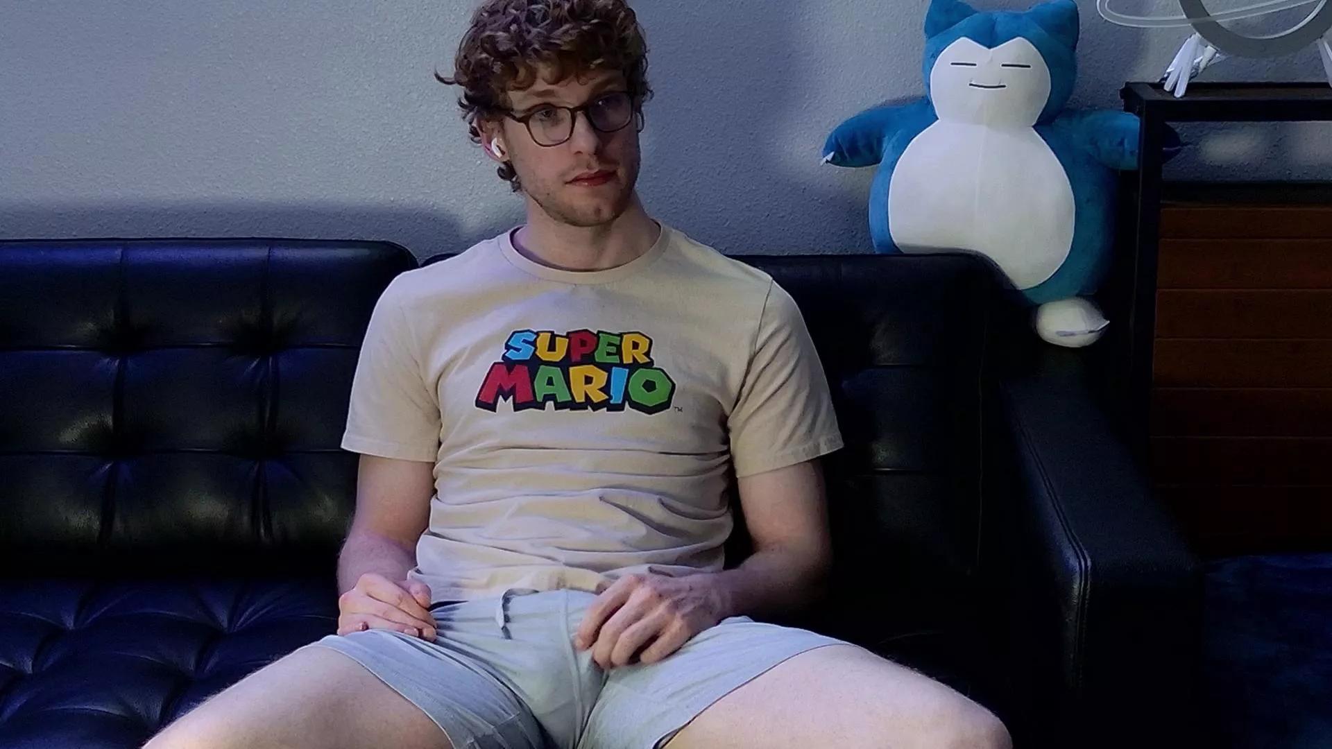 BlueEyedTallGuy on Cam4 