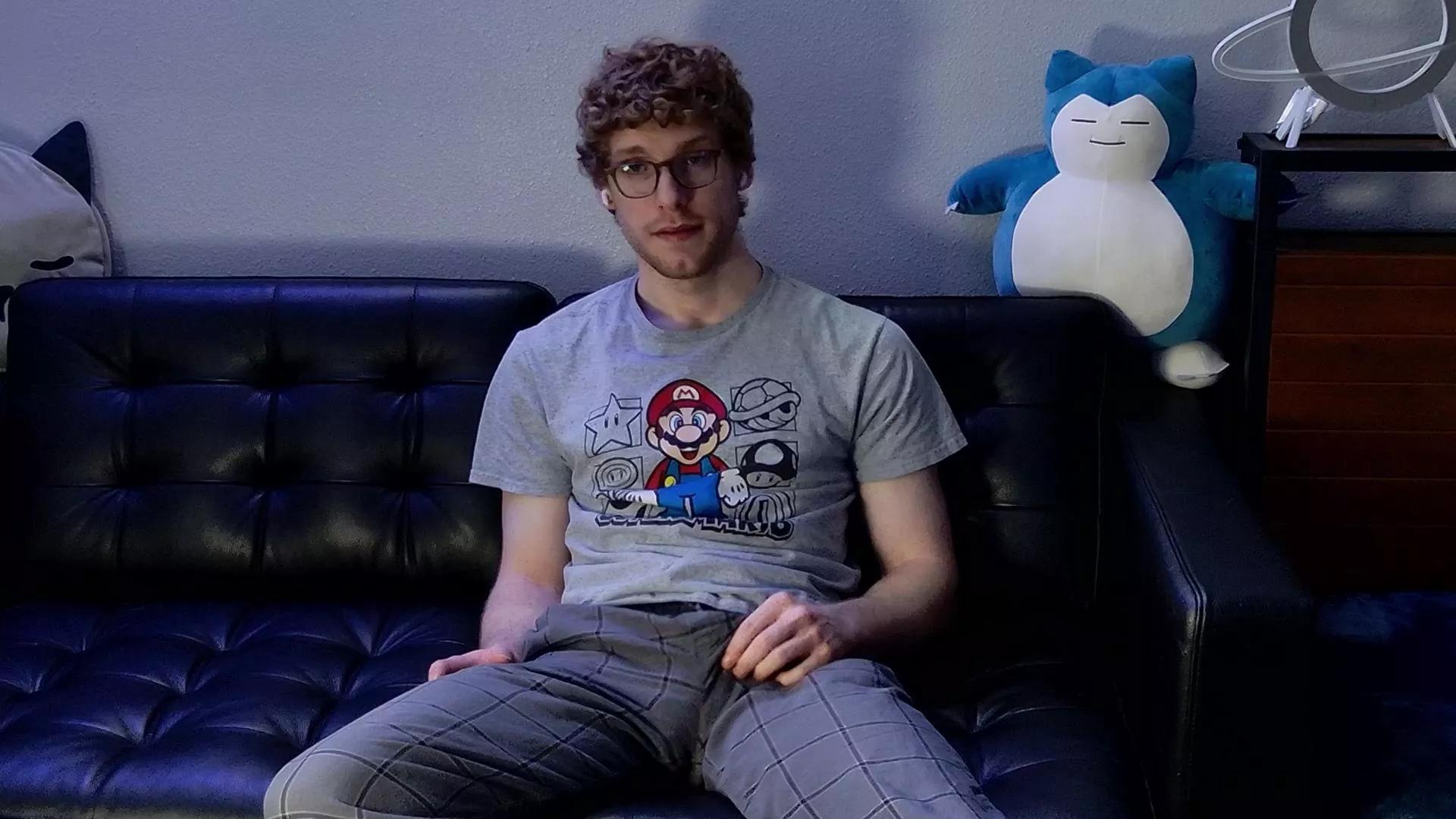 BlueEyedTallGuy on Cam4 