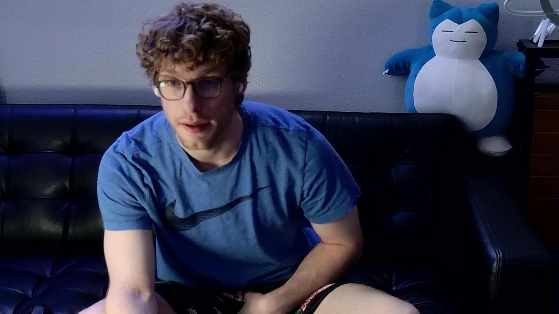 BlueEyedTallGuy on Cam4 