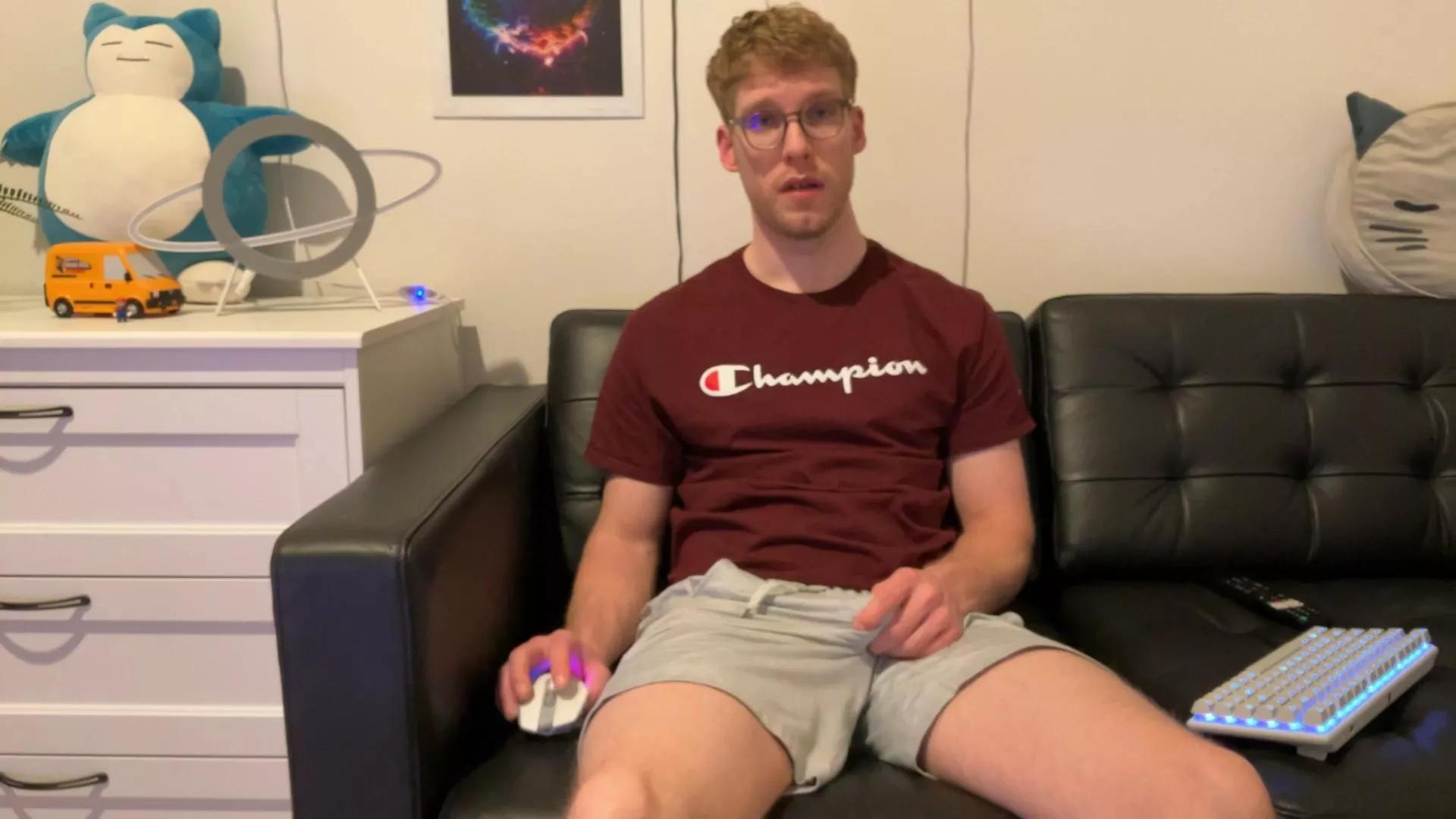 BlueEyedTallGuy on Cam4 
