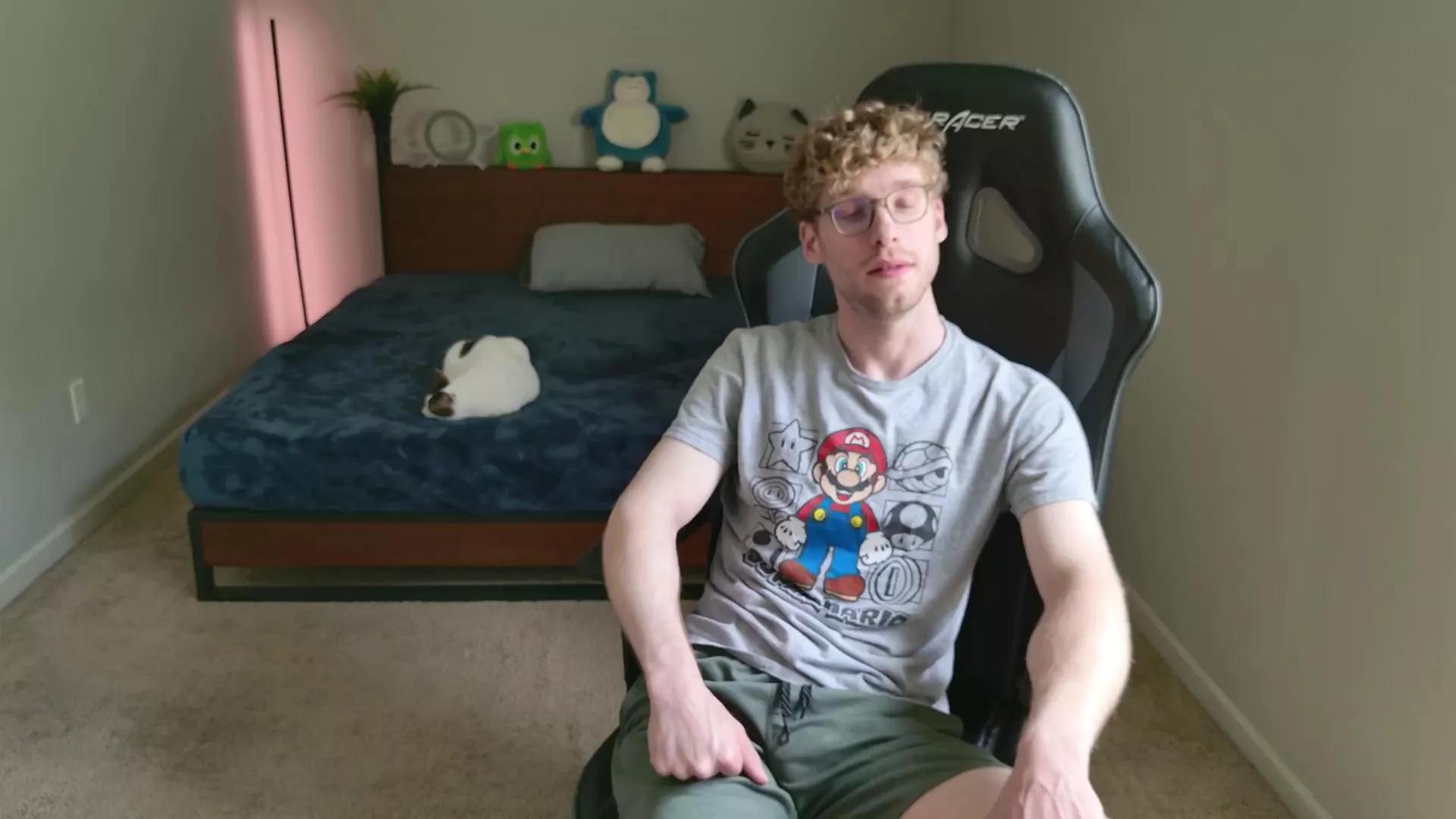 BlueEyedTallGuy on Cam4 