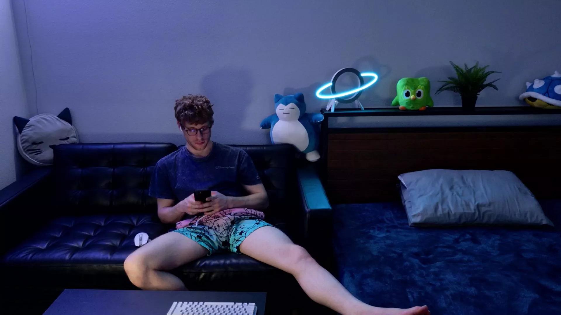 BlueEyedTallGuy on Cam4 