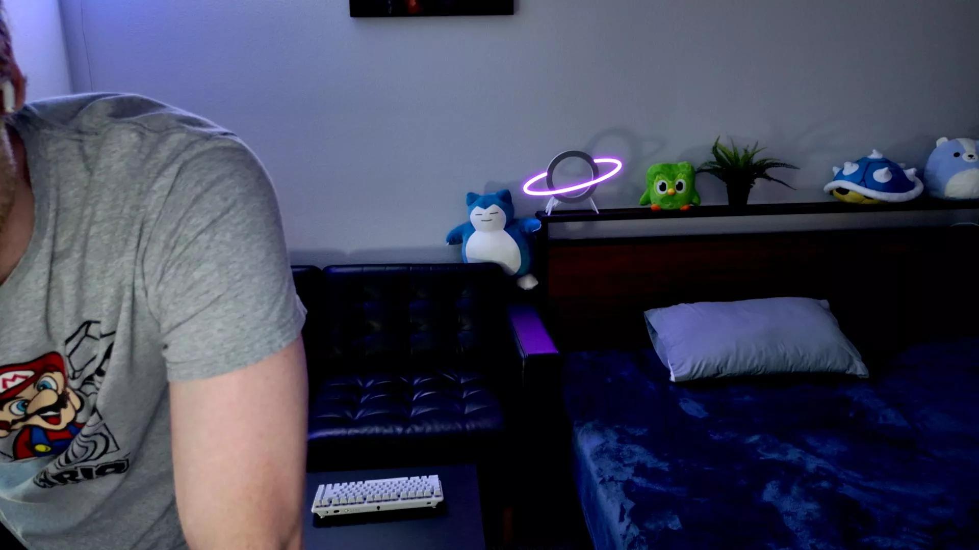 BlueEyedTallGuy on Cam4 