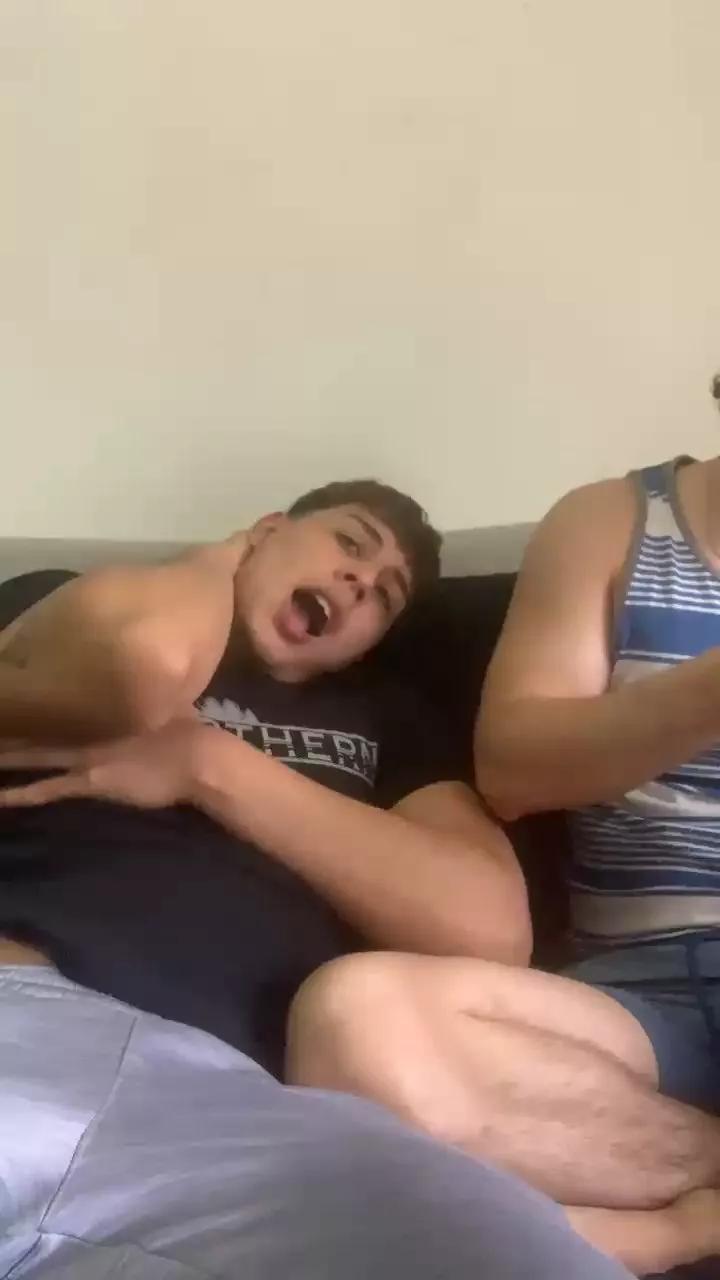 gualas on Cam4 