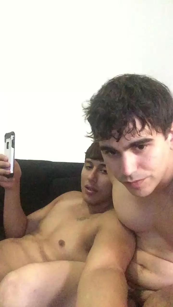 gualas on Cam4 