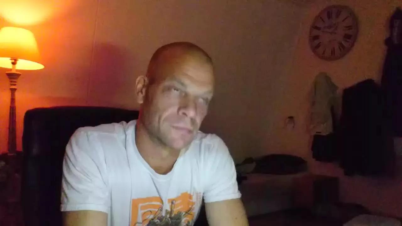 Kinky_Play on Cam4 