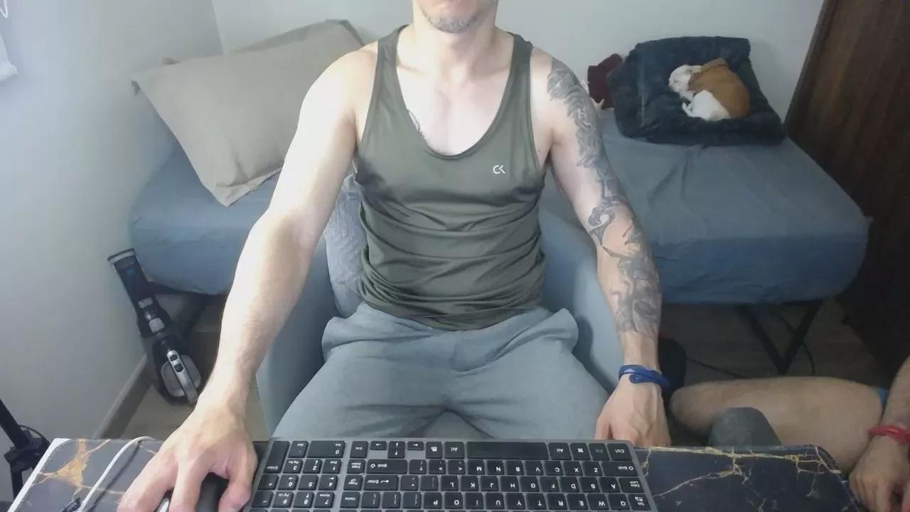 Lealboy on Cam4 