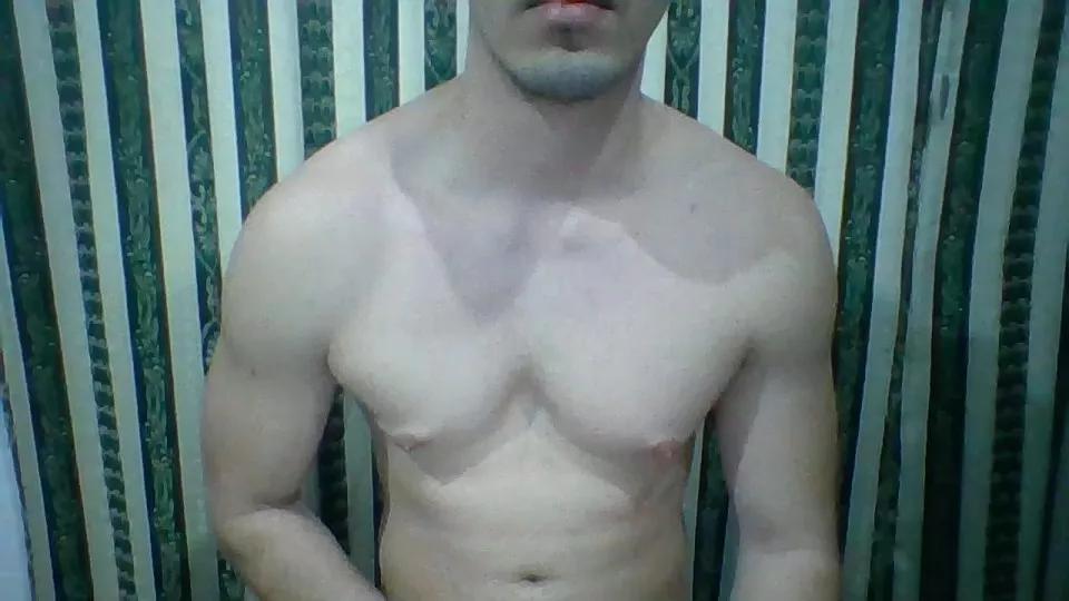 Lucianommzz on Cam4 