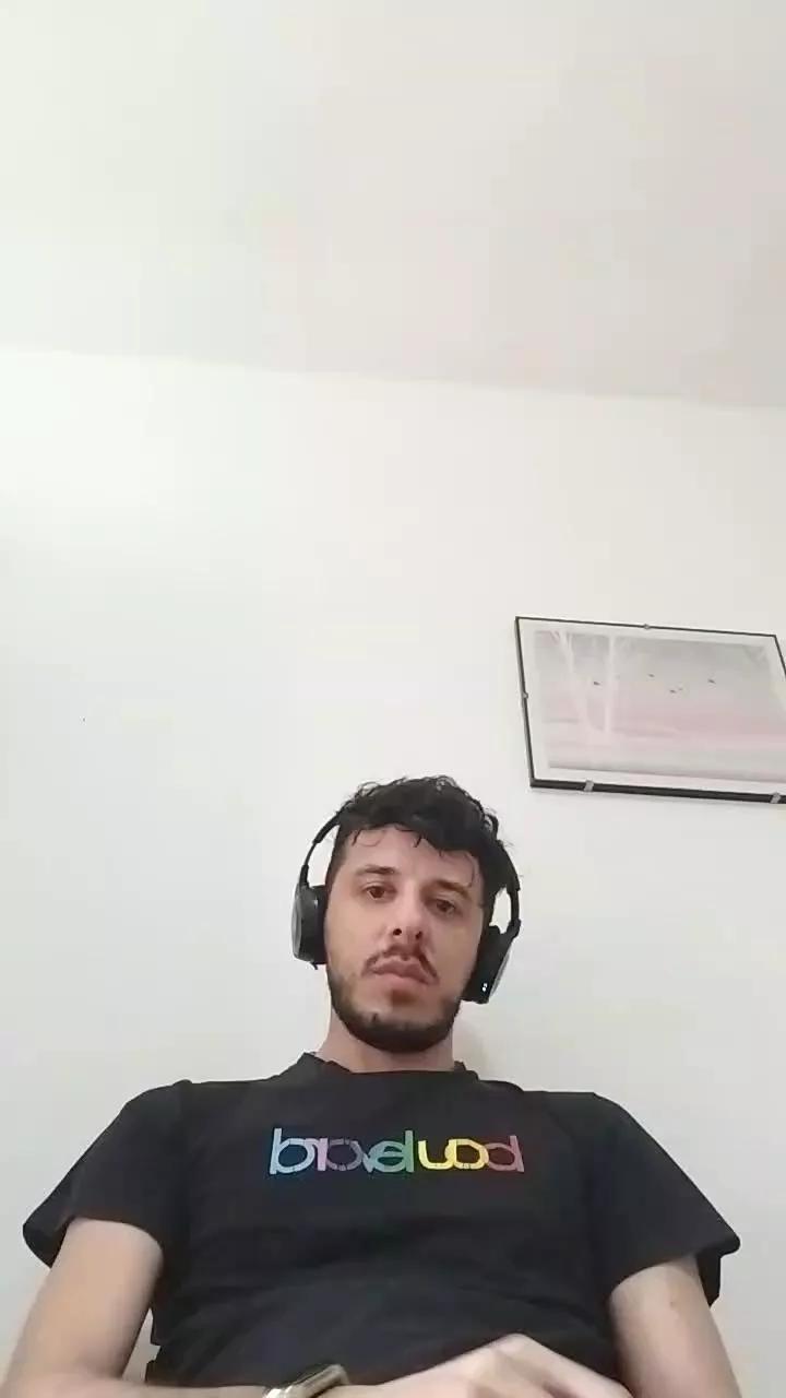 Mew2pup on Cam4 