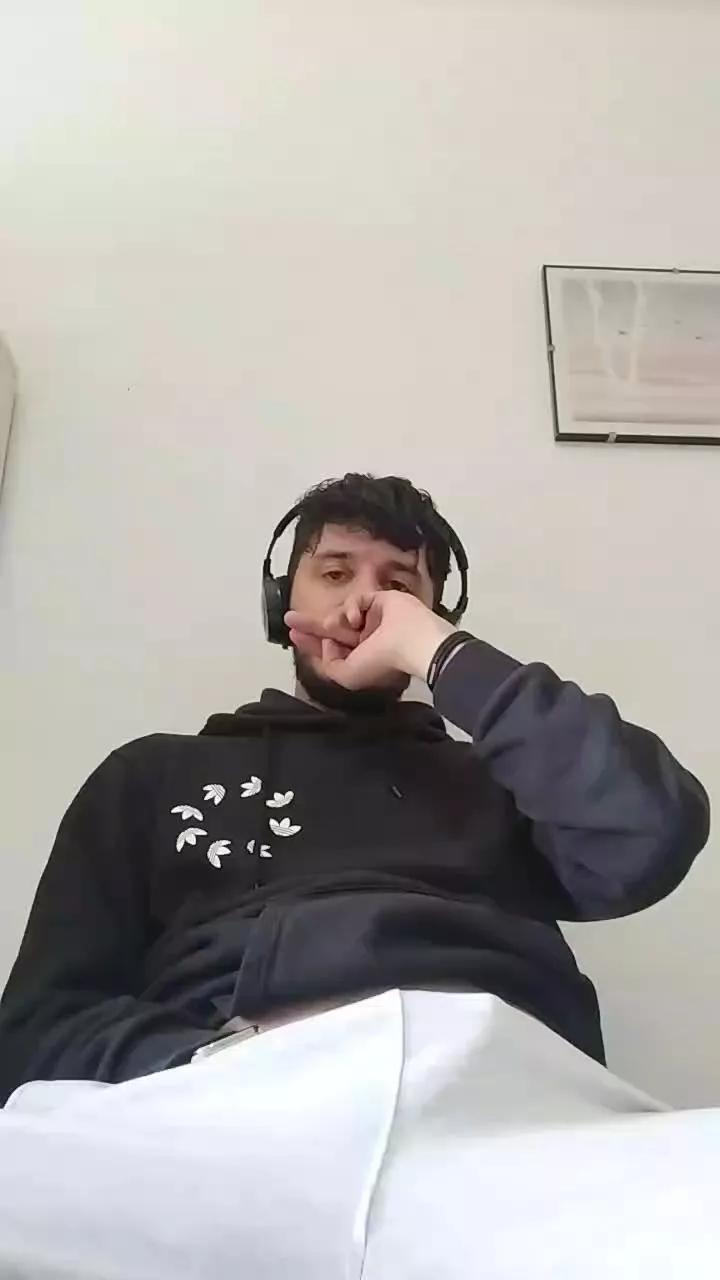 Mew2pup on Cam4 