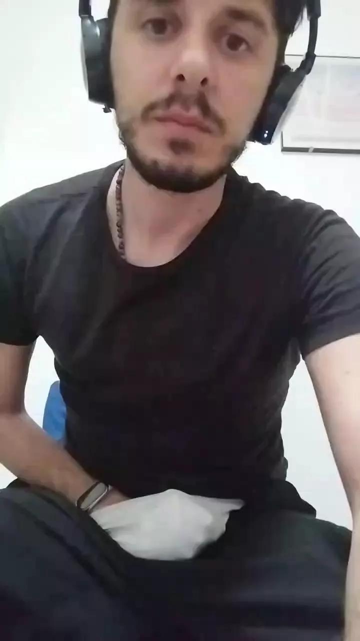 Mew2pup on Cam4 