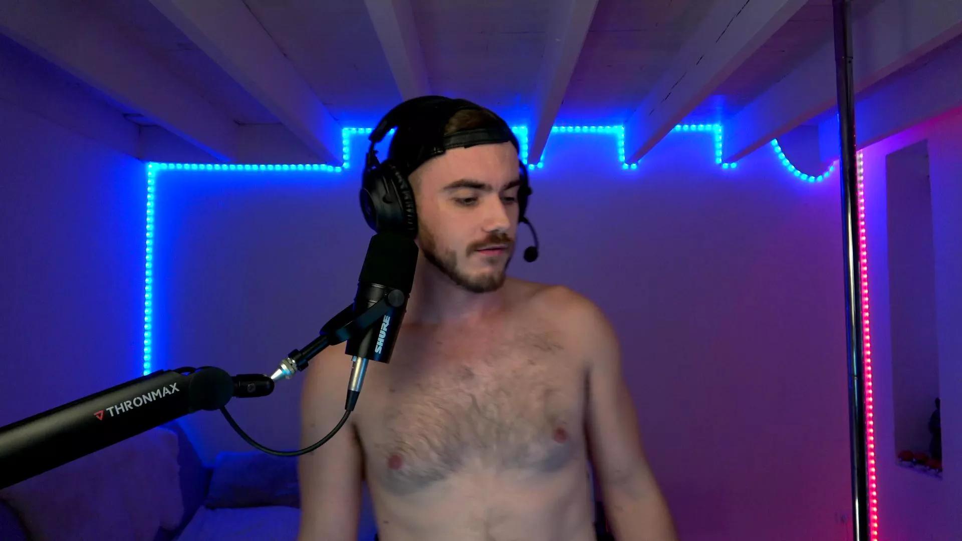 Mikev47 on Cam4 