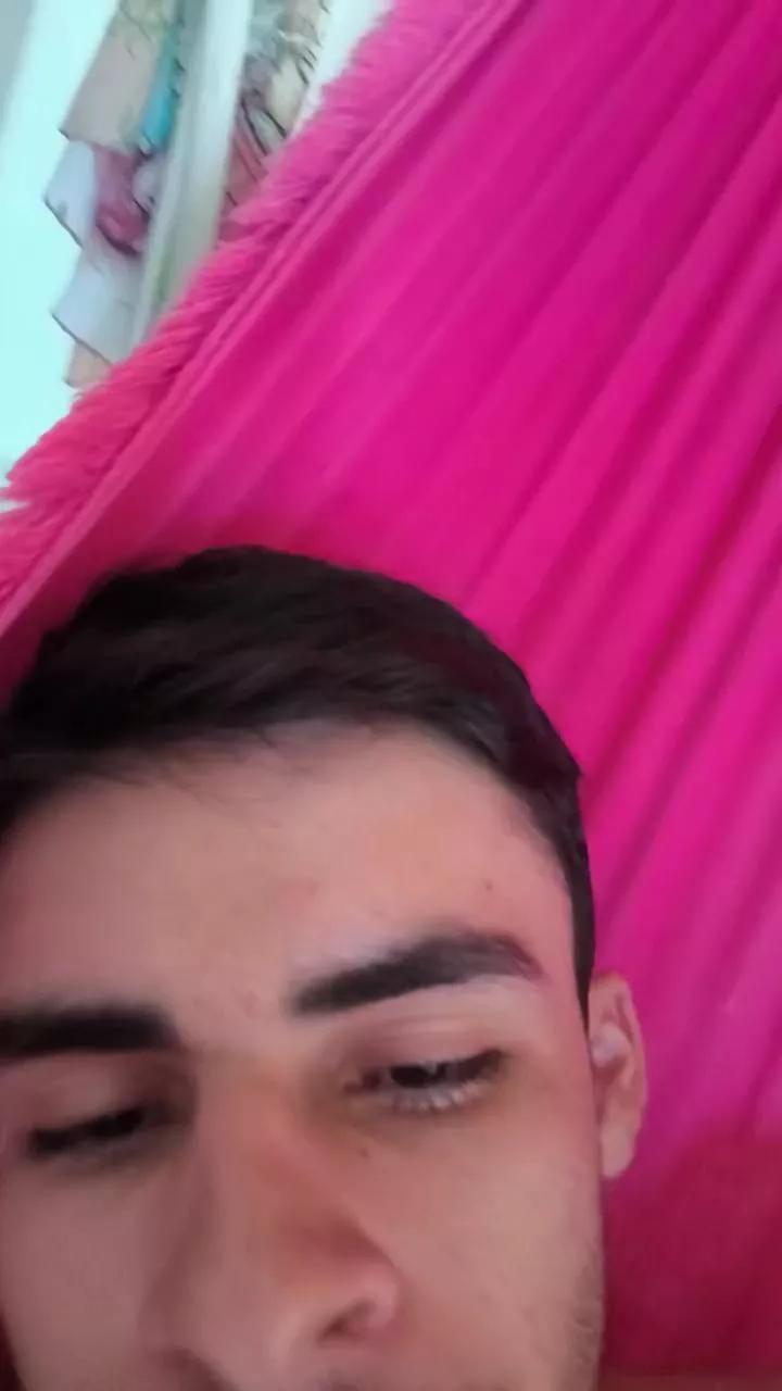 NovinPauzudoo on Cam4 