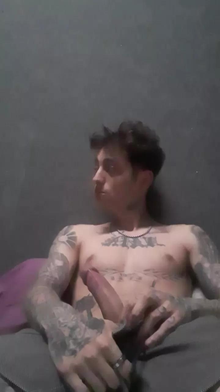 Tattooboy_19 on Cam4 