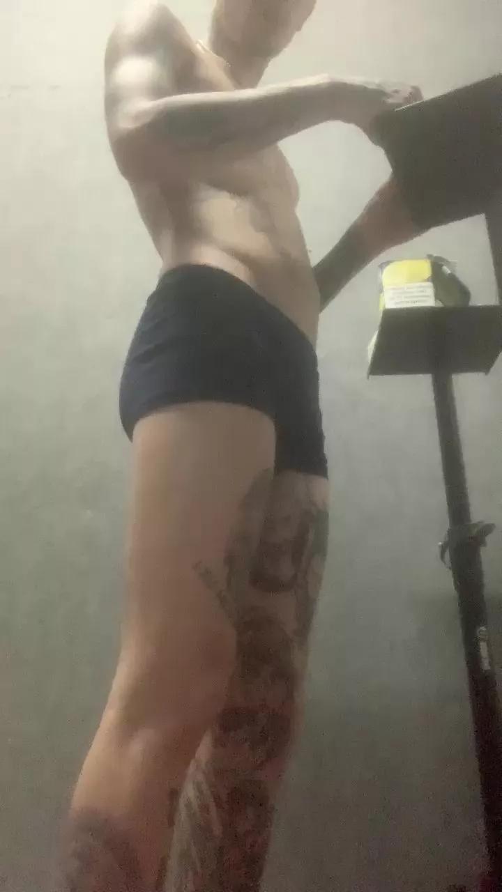 Tattooboy_19 on Cam4 