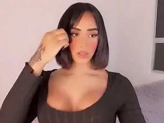 bellahottestt
