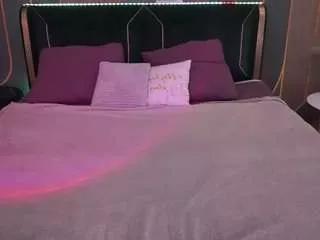 monamourr on CamSoda 