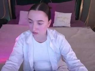 monamourr on CamSoda 