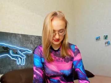 Girls: discover live performances with matured cam models, from teasing to fixations, in a variety of stunning live sex cams.