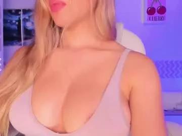 Girls: discover live performances with matured cam models, from teasing to fixations, in a variety of stunning live sex cams.