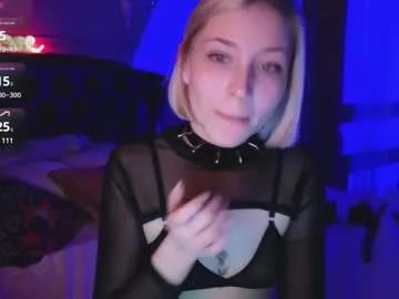 Girls: discover live performances with matured cam models, from teasing to fixations, in a variety of stunning live sex cams.