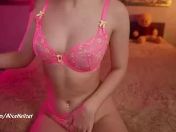 Girls: discover live performances with matured cam models, from teasing to fixations, in a variety of stunning live sex cams.