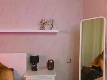 Girls: discover live performances with matured cam models, from teasing to fixations, in a variety of stunning live sex cams.