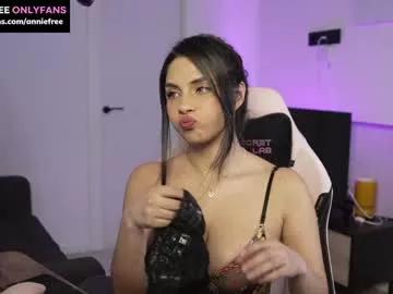 Girls: discover live performances with matured cam models, from teasing to fixations, in a variety of stunning live sex cams.