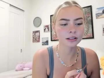 ariah_is_blonde