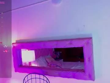 Girls: discover live performances with matured cam models, from teasing to fixations, in a variety of stunning live sex cams.