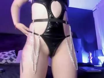 Girls: discover live performances with matured cam models, from teasing to fixations, in a variety of stunning live sex cams.