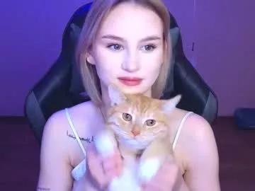Girls: discover live performances with matured cam models, from teasing to fixations, in a variety of stunning live sex cams.