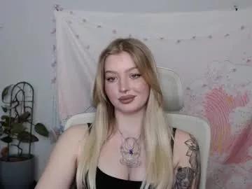 Girls: discover live performances with matured cam models, from teasing to fixations, in a variety of stunning live sex cams.
