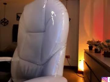 Girls: discover live performances with matured cam models, from teasing to fixations, in a variety of stunning live sex cams.